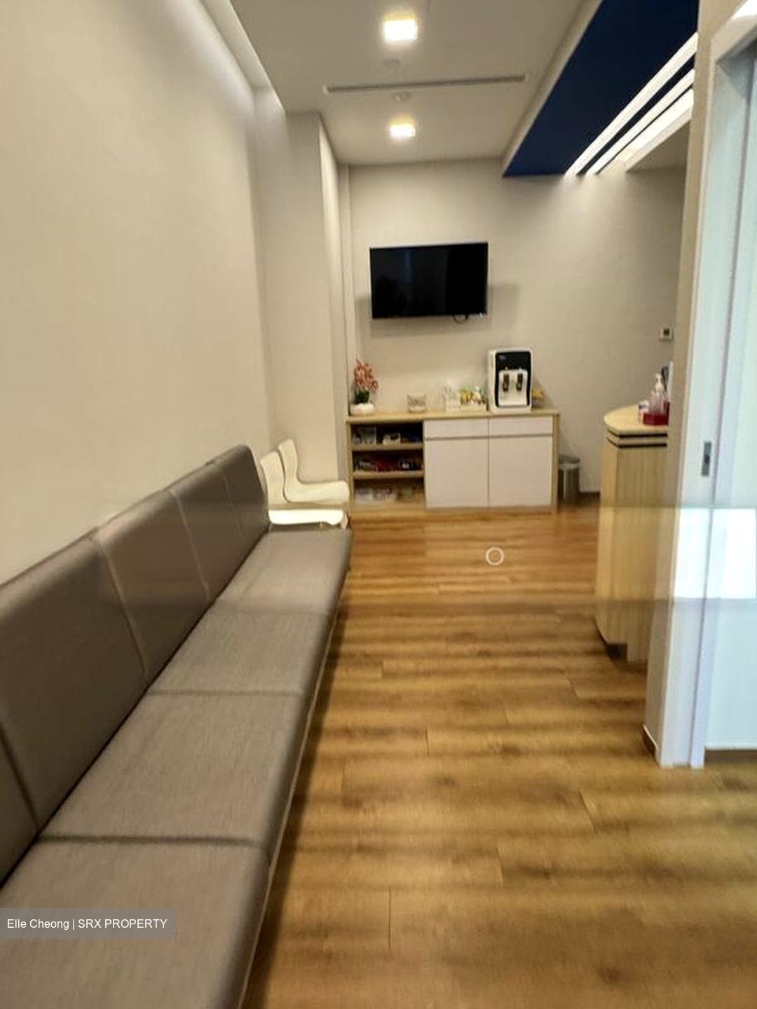 Connexion (D8), Retail #568021291
